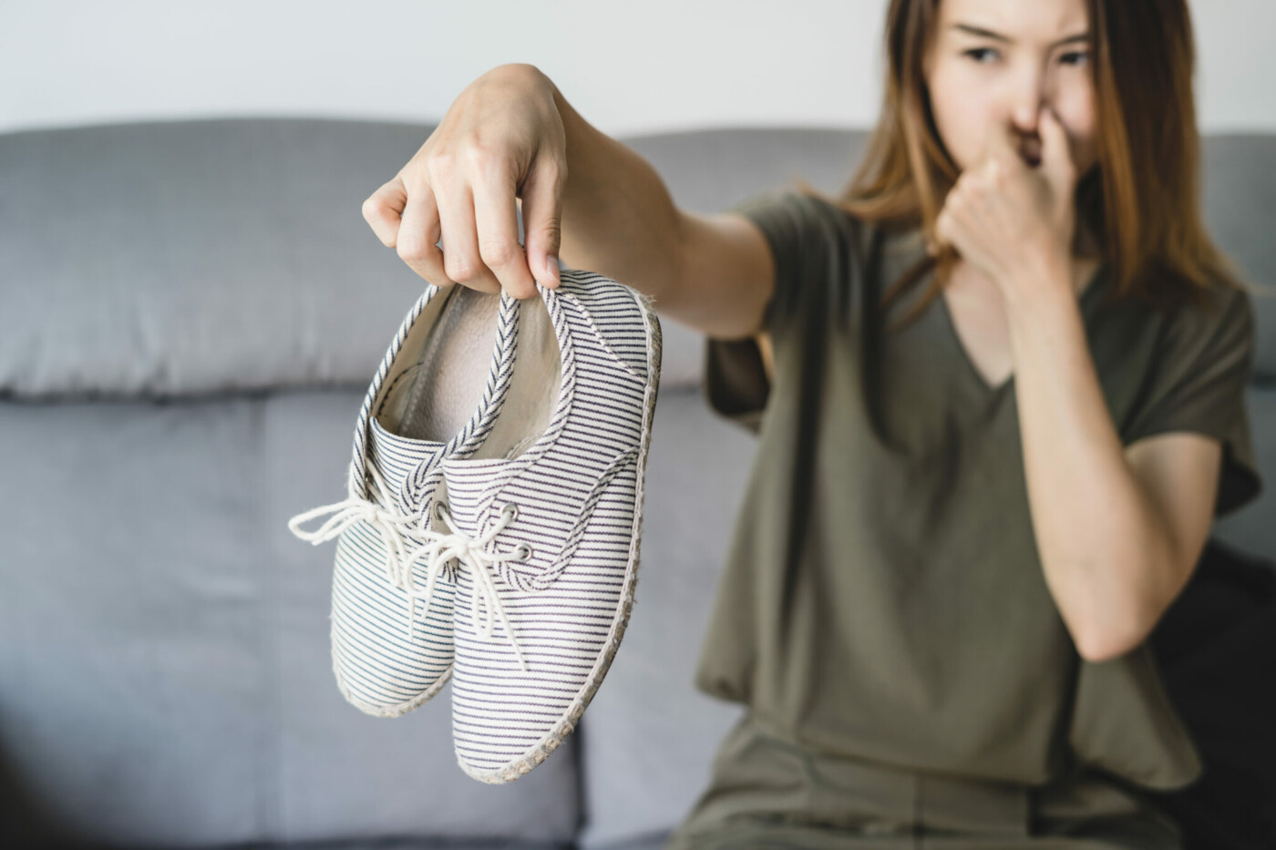 Come pulire l'interno delle scarpe ed eliminare il cattivo odore?