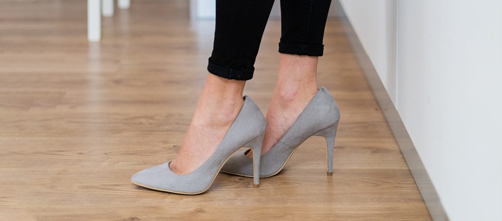 Tacchi grigi – come si abbinano? Consigliamo come indossarli! | Blog  escarpe.it