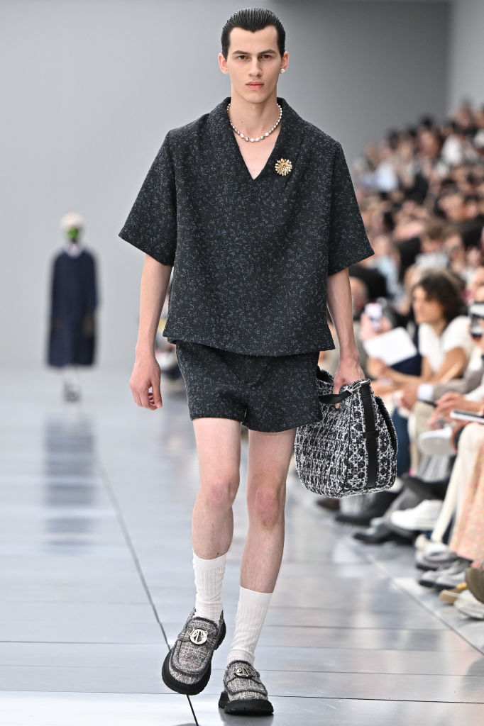 Moda scarpe uomo primavera-estate 2024: mocassini grigi, Dior