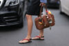 Livia Nunes Marques con i sandali di tendenza 2024 prima del Miu Miu Show